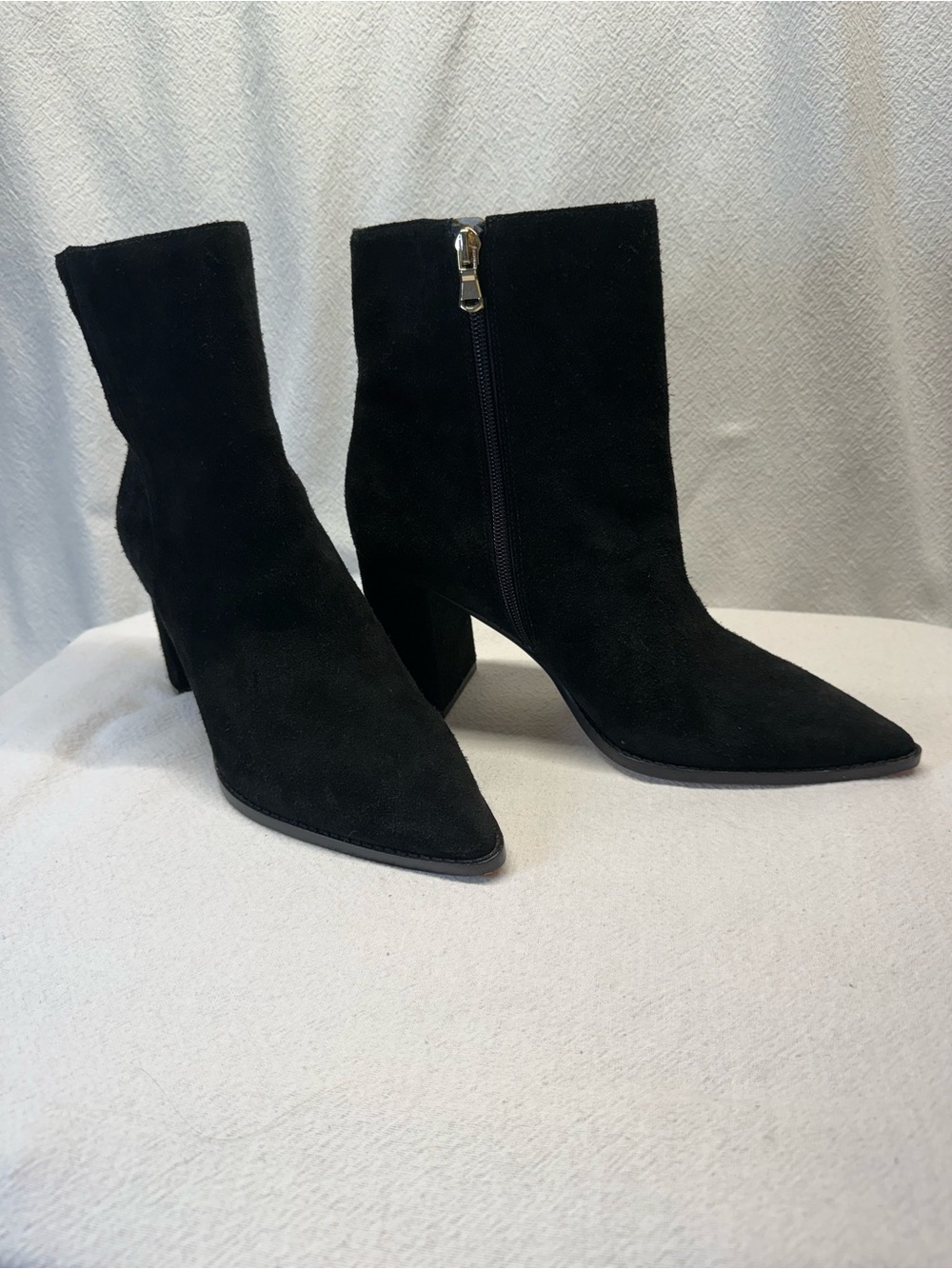 Power Glam Ann Taylor Black Pointed Toe Suede Ankle Boots with Suede Block Heel